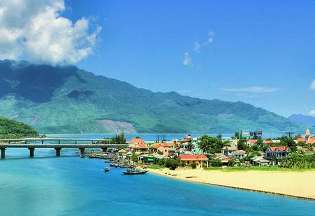 CENTRAL VIETNAM TOUR PACKAGE 4 DAYS