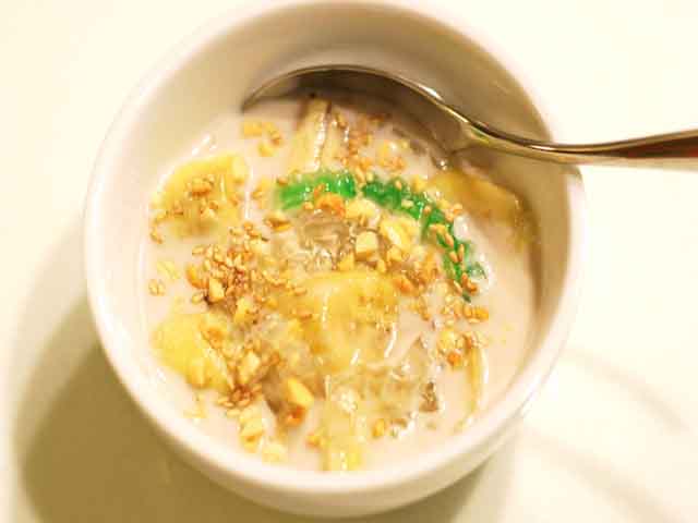 Banana sweet soup (Chè Chuối) Vietnam Cuisine Dessert