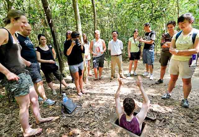 cu chi tunnels tour