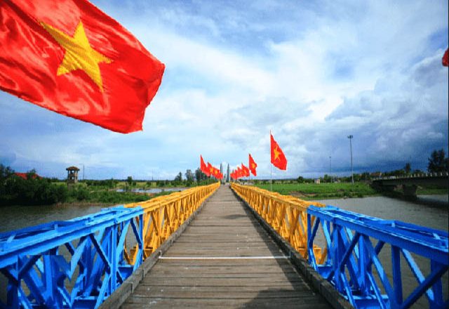 Hien Luong Bridge and Ben Hai River 1 hien luong bridge