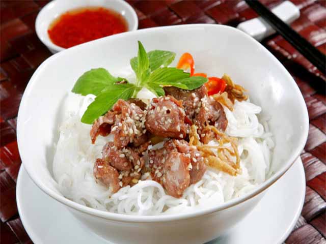Bún Thịt Nướng – The Noodles with Grilled Pork Appetizing Vietnamese Street Food – Bun Thit Nuong